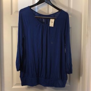 NEW-scoop neck 3/4 sleeve 14/16 blue knit shirt